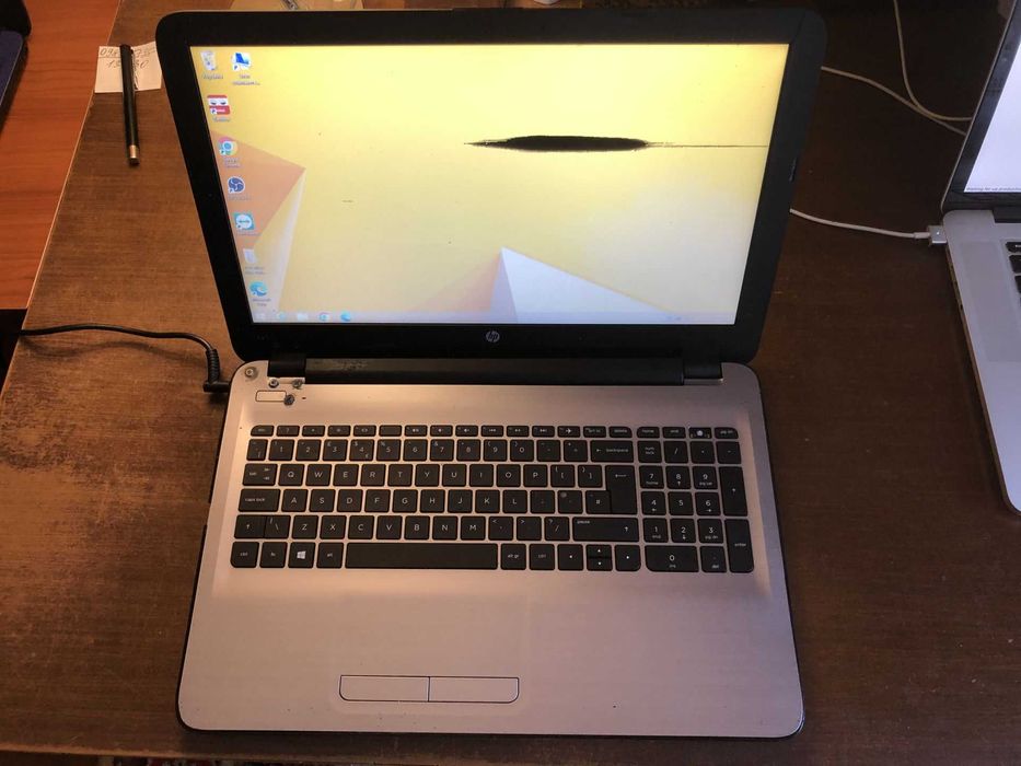 ноутбук HP 250 G5 робочий з нюансами косметики
