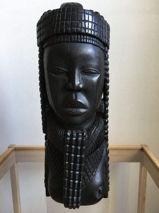 Estátua em madeira esculpida á mão do Uganda