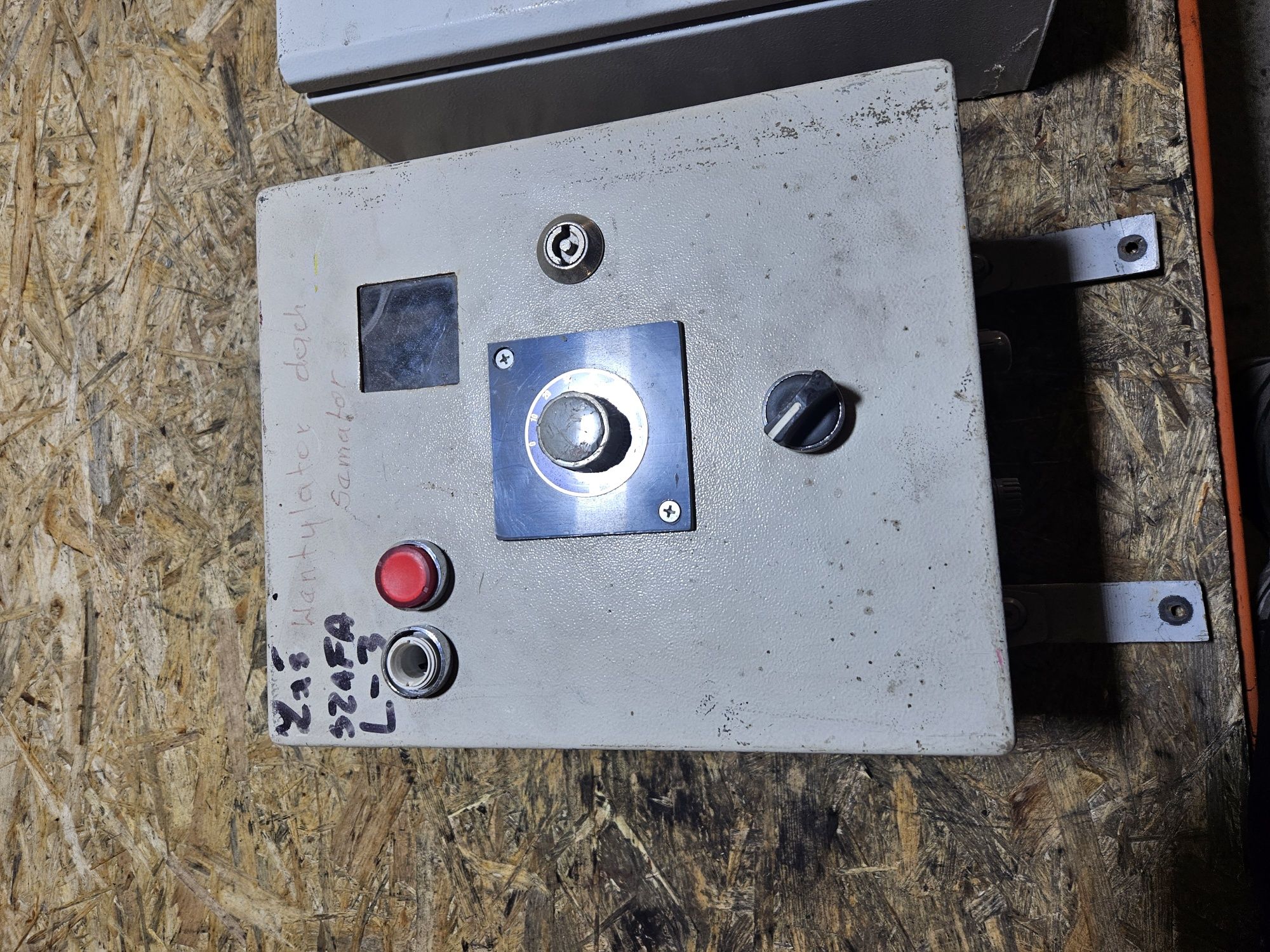 Skrzynka Elektryczna Przemysłowa skrzynki prądowe pojemnik faza prądu