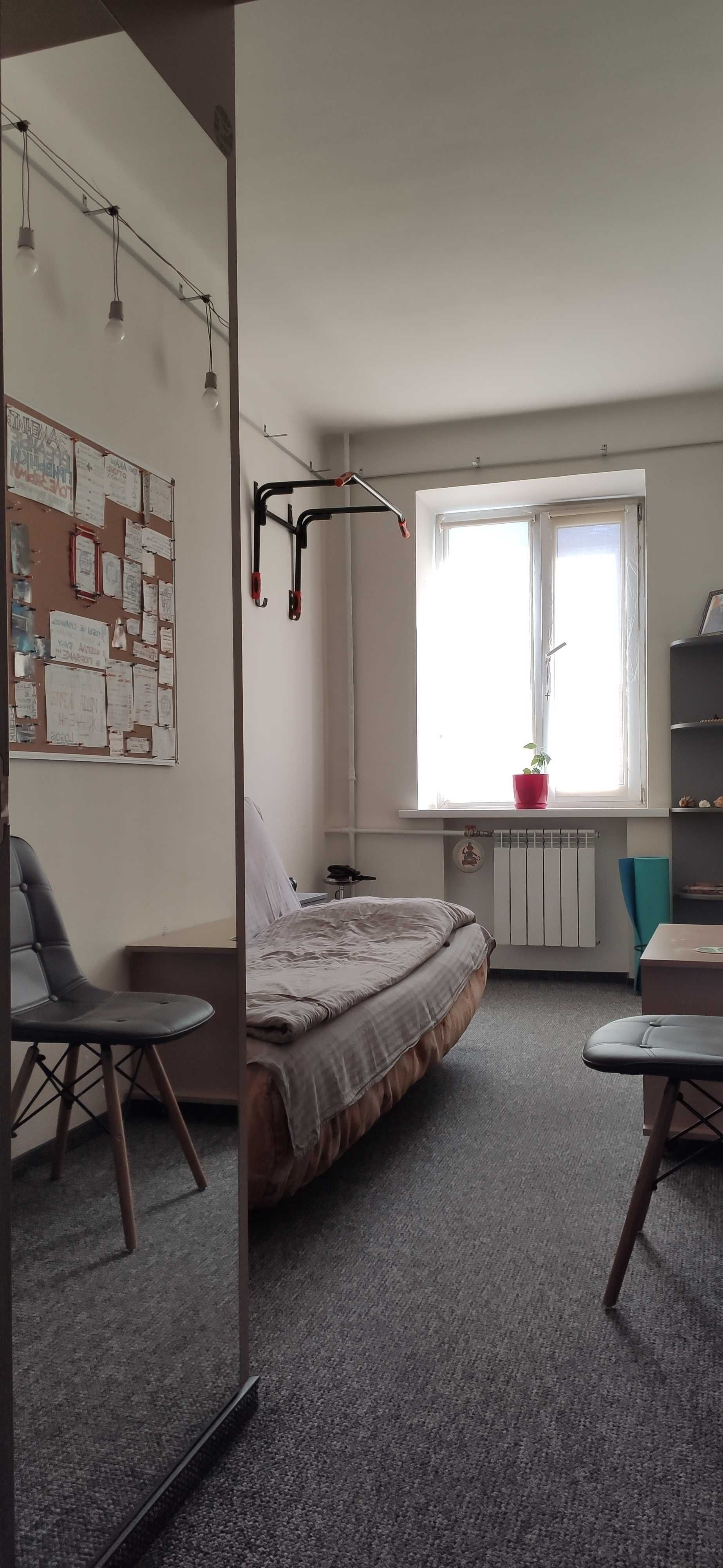 Продам уютную 3-к квартиру в жилом состоянии: Дарницкая пл., пр-т Мира