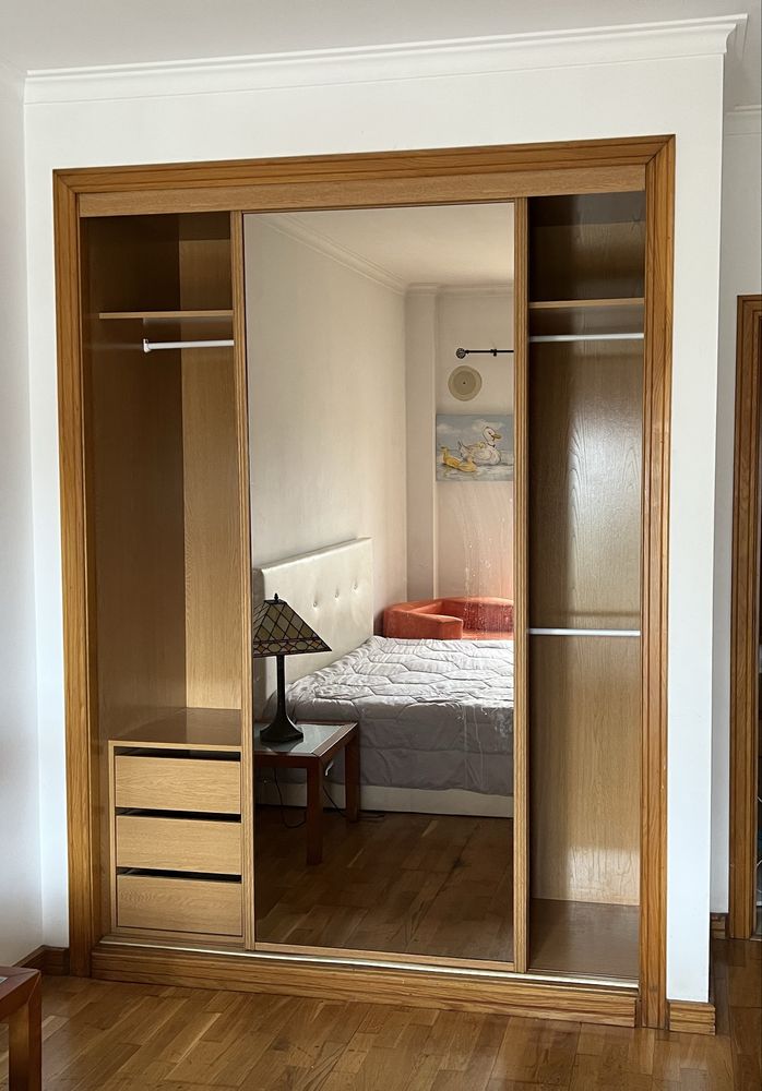 Alugo Quarto em Carnaxide