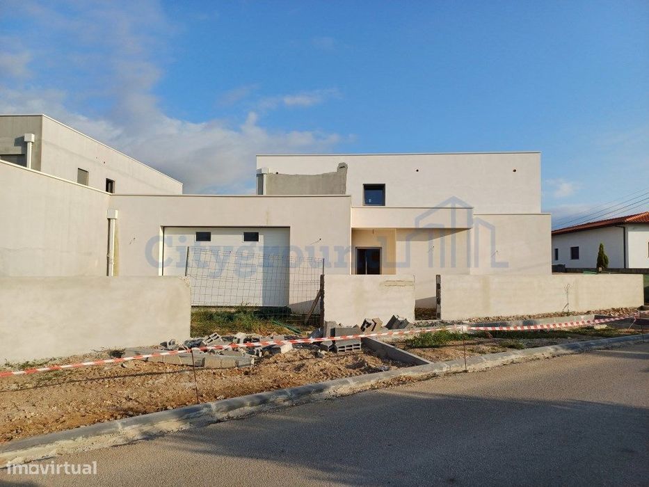 Moradia V4 Contemporânea, a 2 Minutos do Mosteiro da Batalha