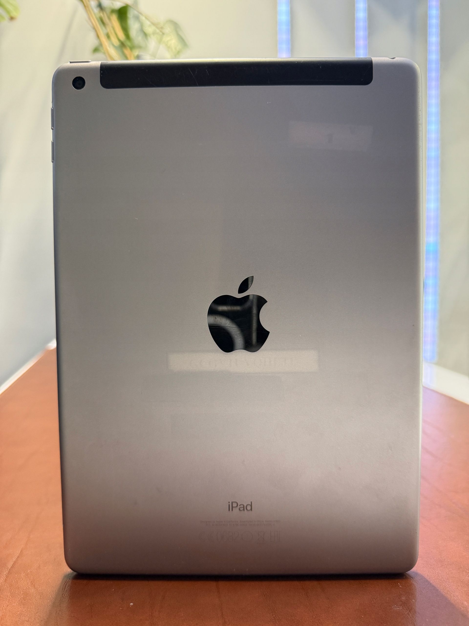 Apple iPad 5 Generacji A1822 9,7" 2 GB / 32 GB Cellular Space Gray