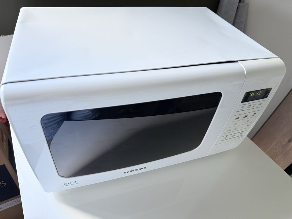 mikrofalówka Samsung ME733K
