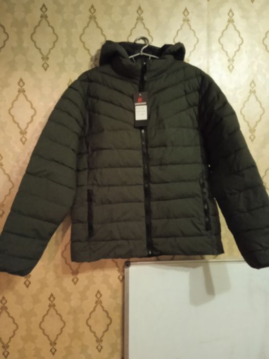 Срочно Куртка Деми,на осень, мужская ,цвет темный оливковый L и  2 ХL