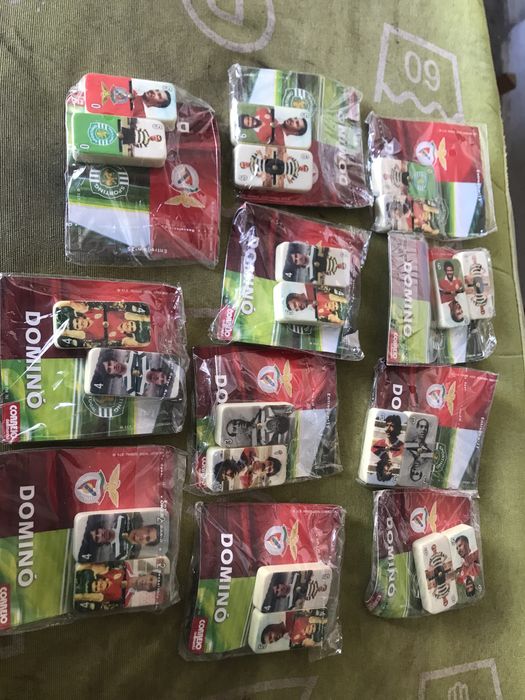 Conjunto de peças de domino Benfica/Sporting do correio da manha