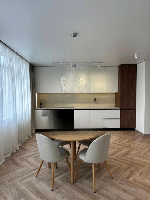 Простора та світла 2-к квартира з дизайнерським ремонтом ЖК Terracotta