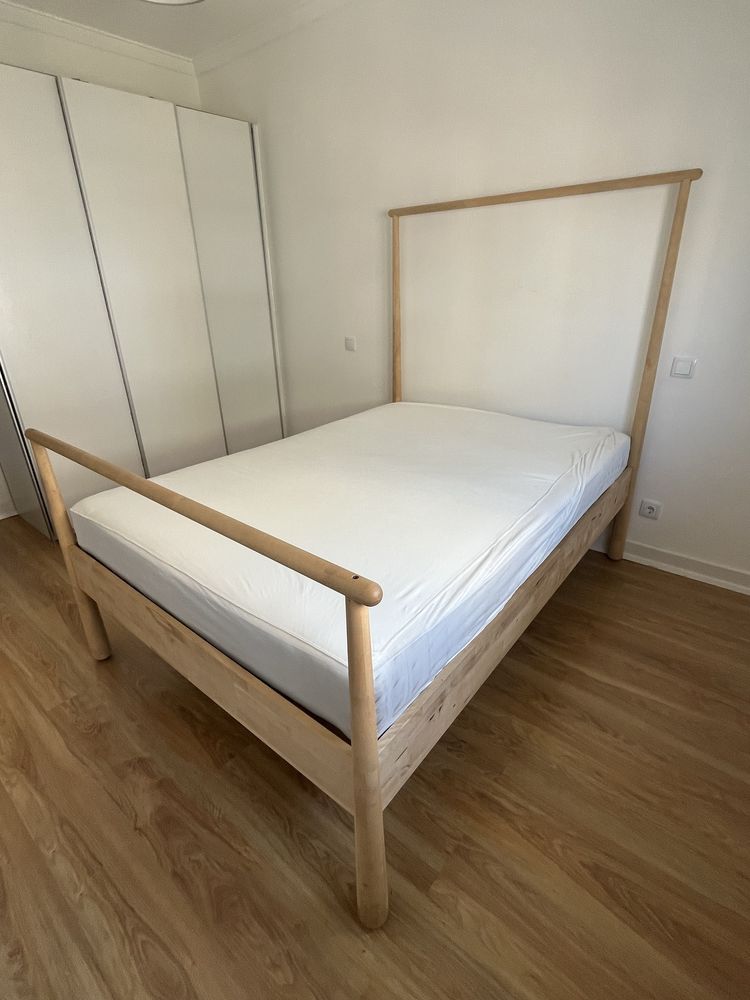 Cama em excelente estado (sem colchão)