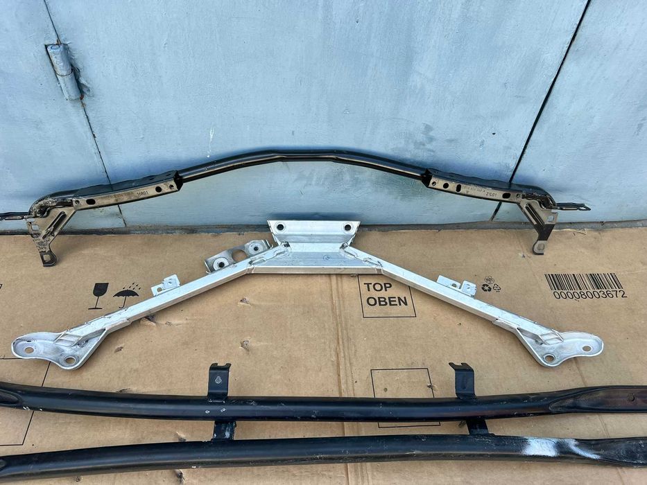 Porshe Macan розпорки балка панель  наявність