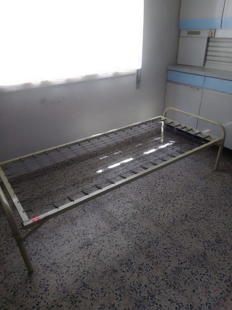 Cama de ferro com colchão