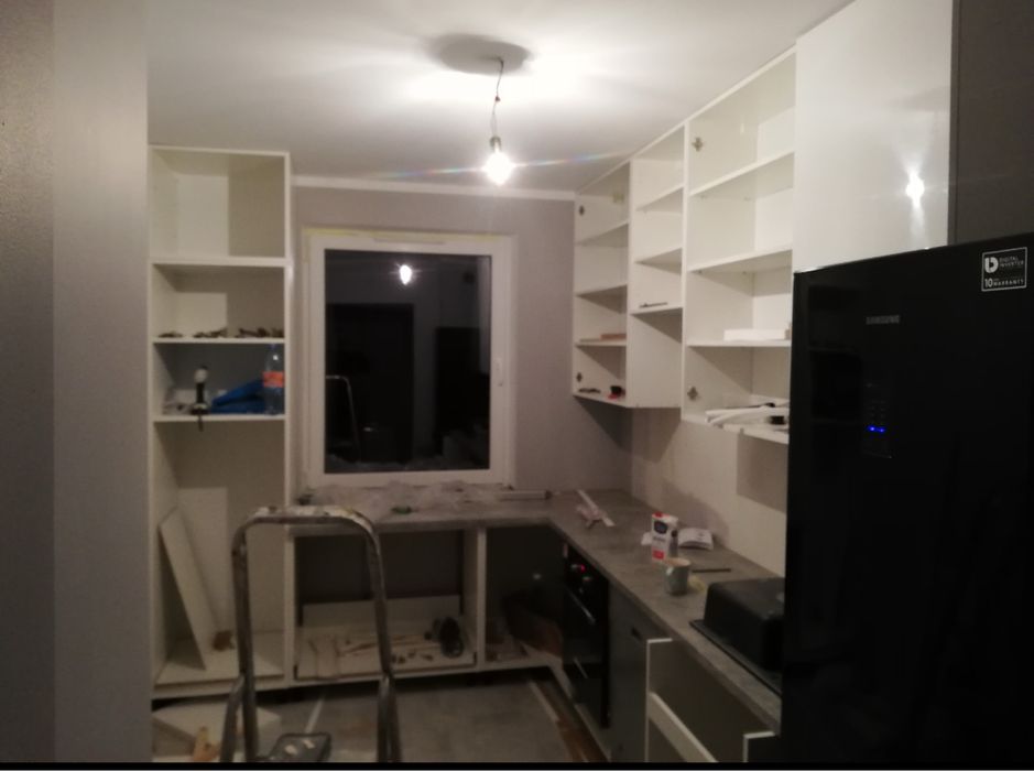 Składanie mebli, cięcie blatów i drzwi