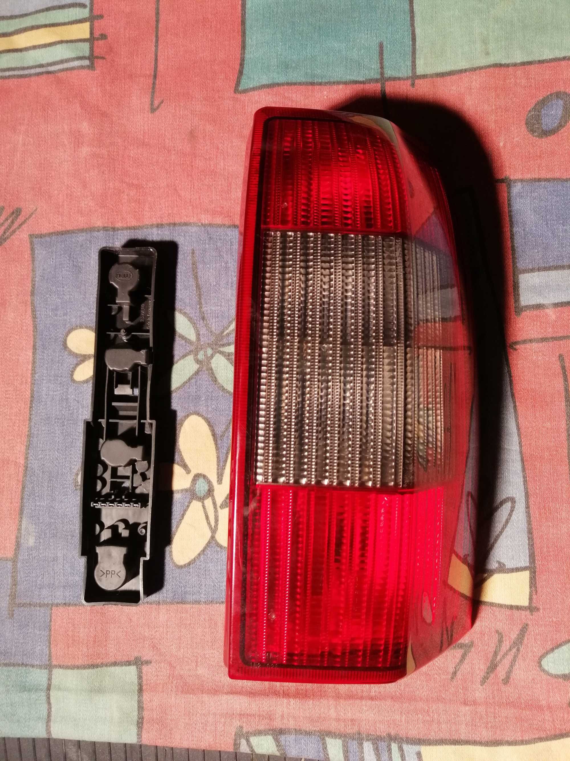 Lampa tylna prawa, dymiona, Opel Omega B Kombi 2003