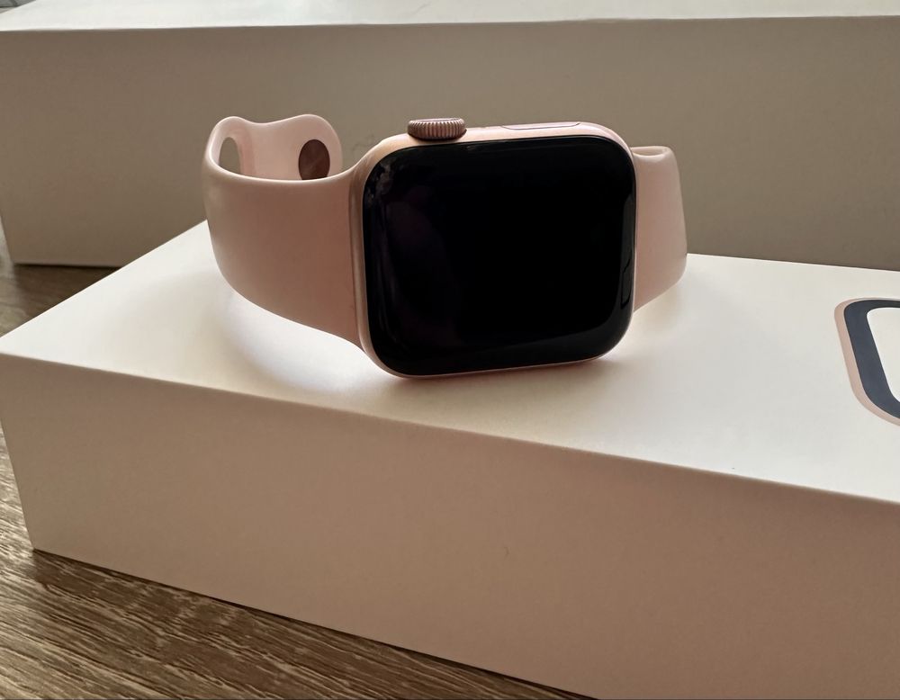 Годинник apple watch 4