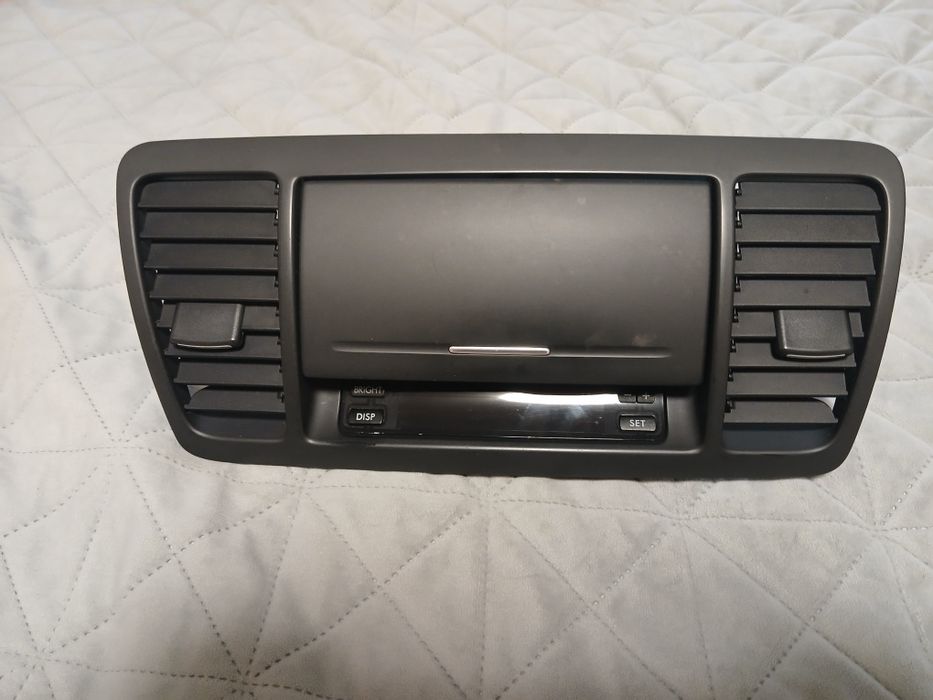 Решотка бардачок кондіцеонера Subaru Outback