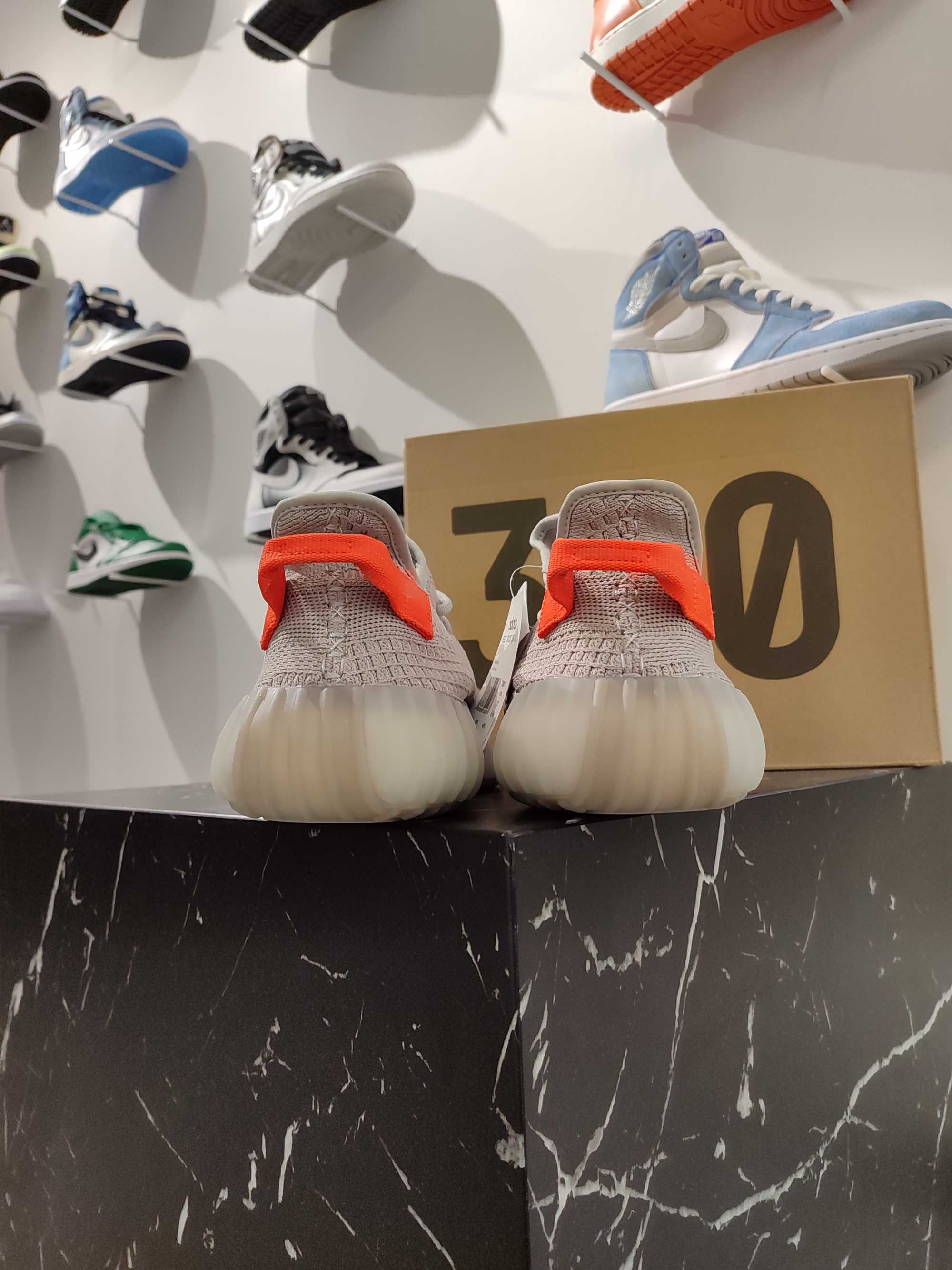 Кросівки YEEZY BOOST 350 V2 Tail Light