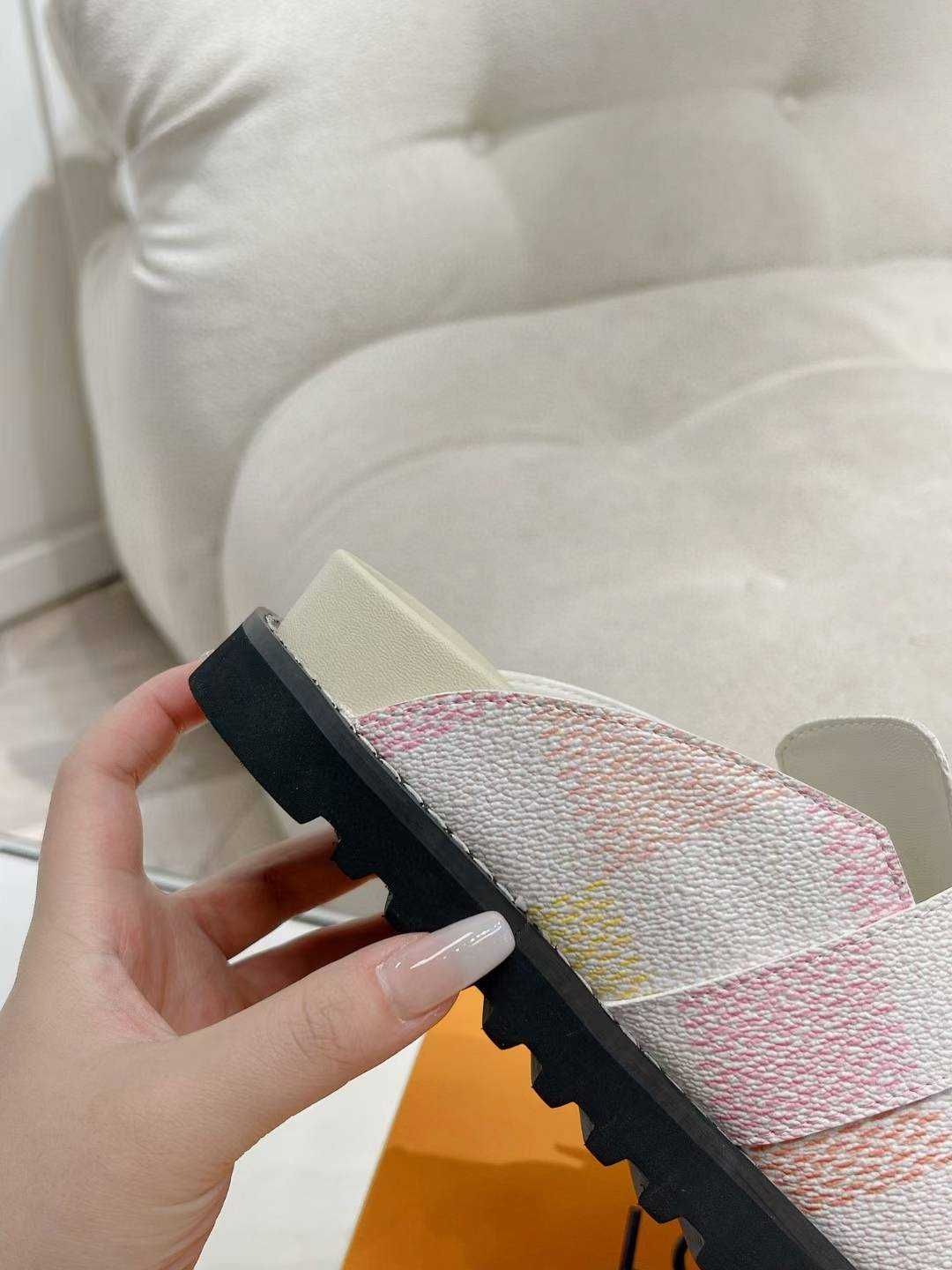 Louis Vuitton Buty, sandaly klapki, skora 180201