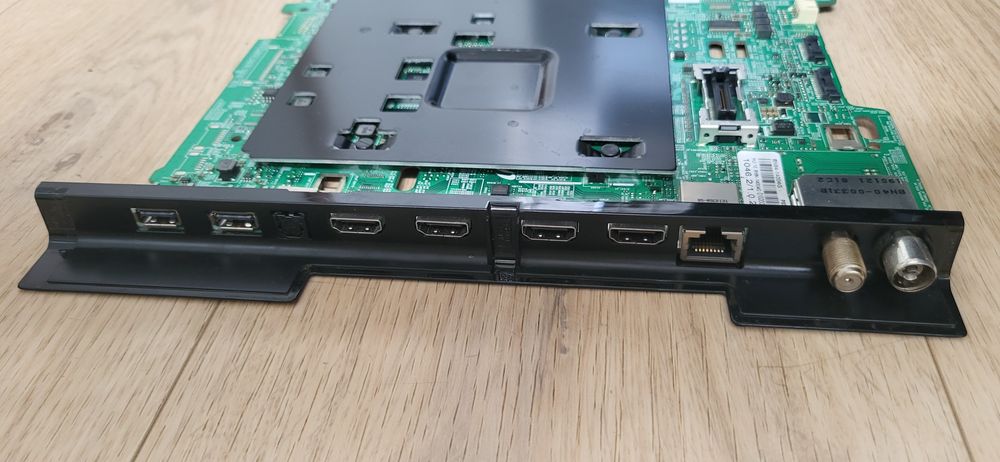 Sprzedam płytę główną Samsung UE55RU8009U