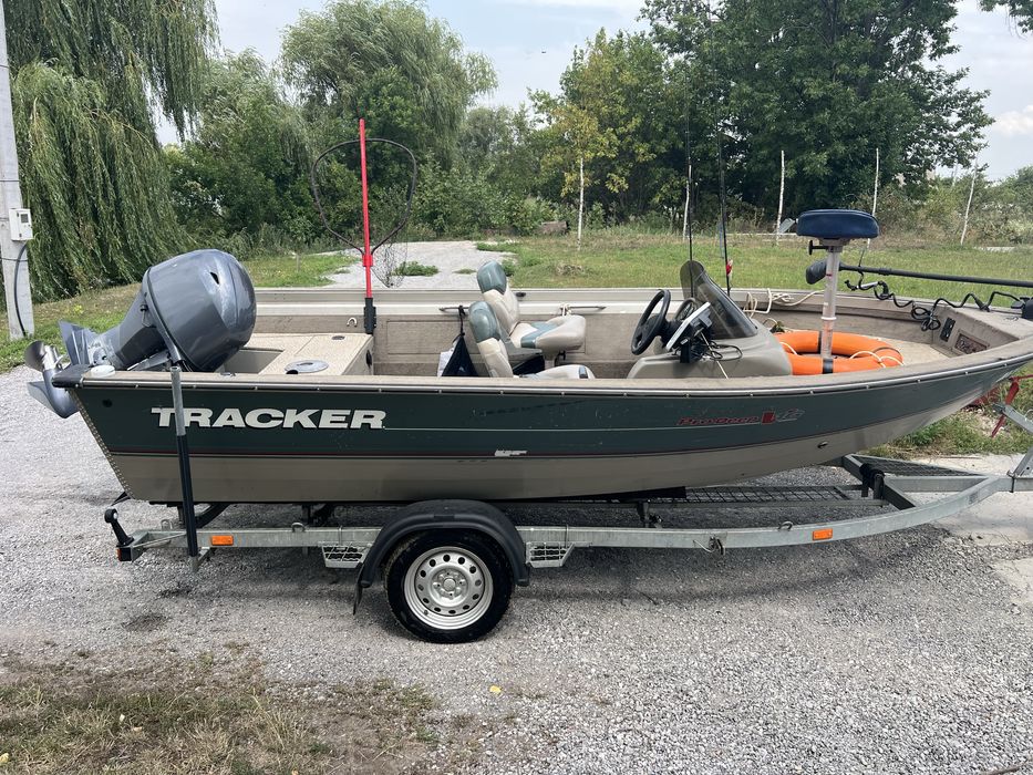 човен Tracker Pro Guide V-16 + двигун Yamaha F70