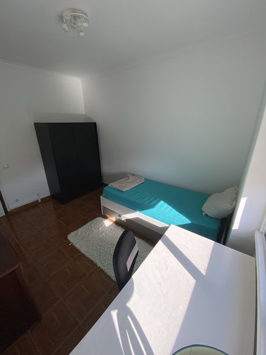 Quarto para arrendar no Fogueteiro