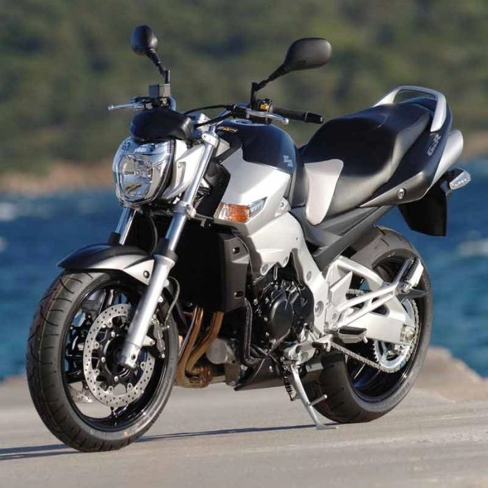 Suzuki GSR 600 пластик/пульт/траверса