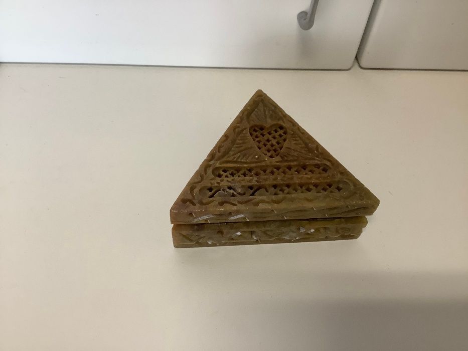 Caixa Triangular em Pedra Natural