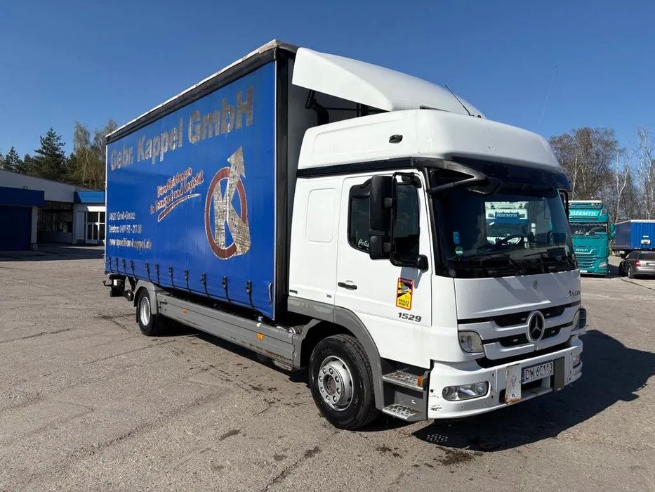 Mercedes-Benz ATEGO 1529  Mercedes Atego 1529 z windą 1500kg, zbiorniki 500l, 7200kg ładowności