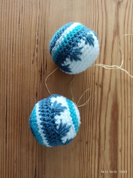 Bombki szydełkowe niebieski biały 6 cm zestaw 2 sztuki