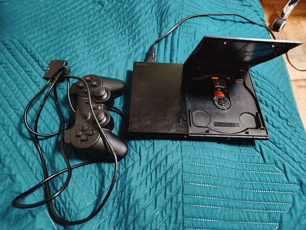Sprzedam konsole PS2 model SCPH-90004 uszkodzone wejście zasilania