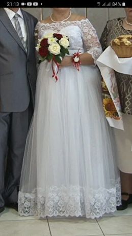 Гарна весільна сукня