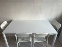Mesa e 4 cadeiras - Ikea