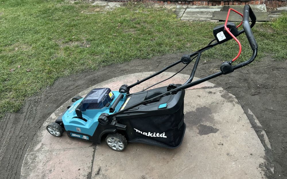 Makita kosiarka na baterie