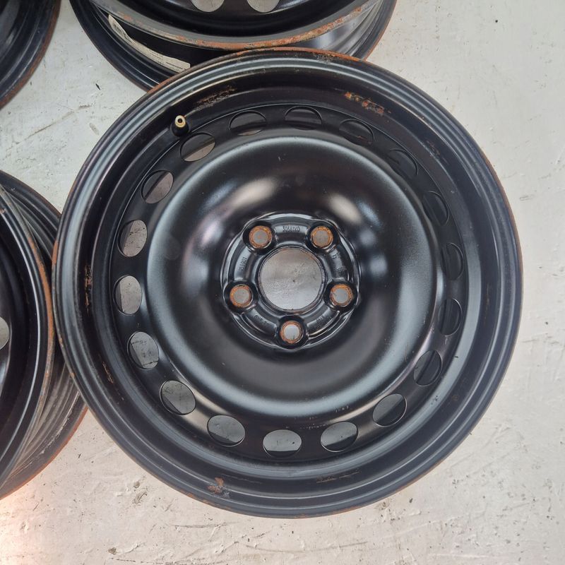 Felgi Stalowe Accuride 5,5j 15" 5x100 Et40 V