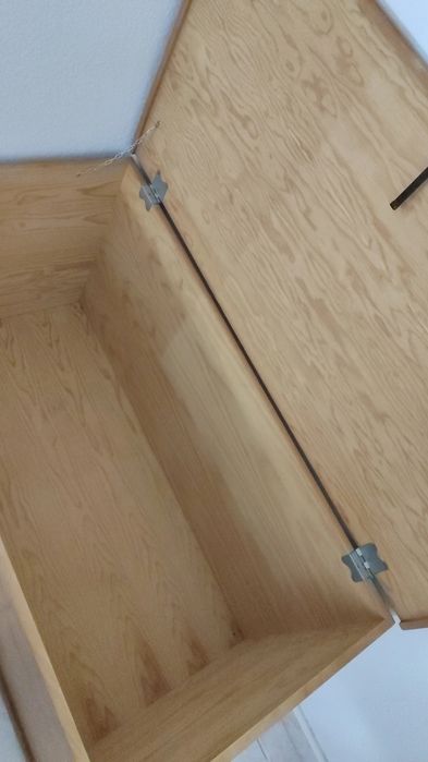 Baú em madeira maciça