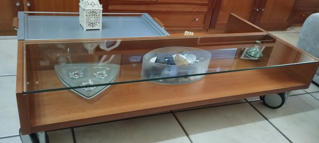 Mesa de centro com rodas