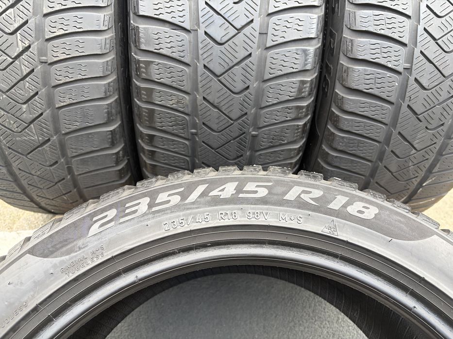 Шини зимові PIRELLI 235/45 R18, 2023 р.в. (Гума, резина)