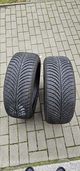 2x Opony Goodyear Vector 4Seasons 215/55 R17