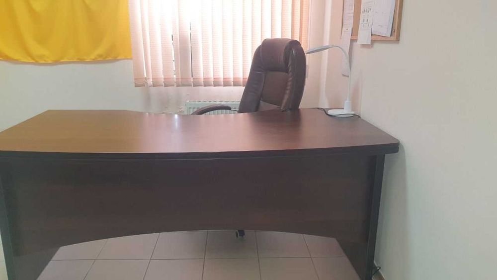 продам стіл офісний