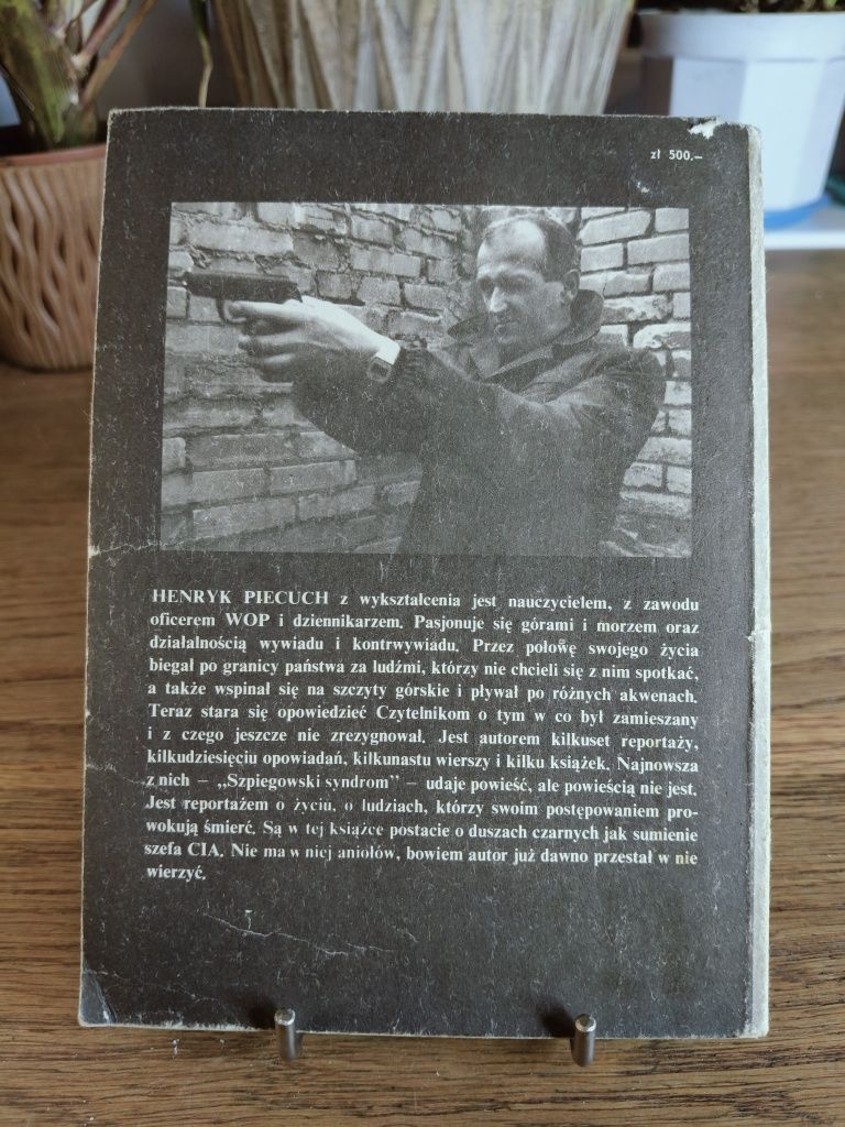 Książka szpiegowski syndrom ²⁸