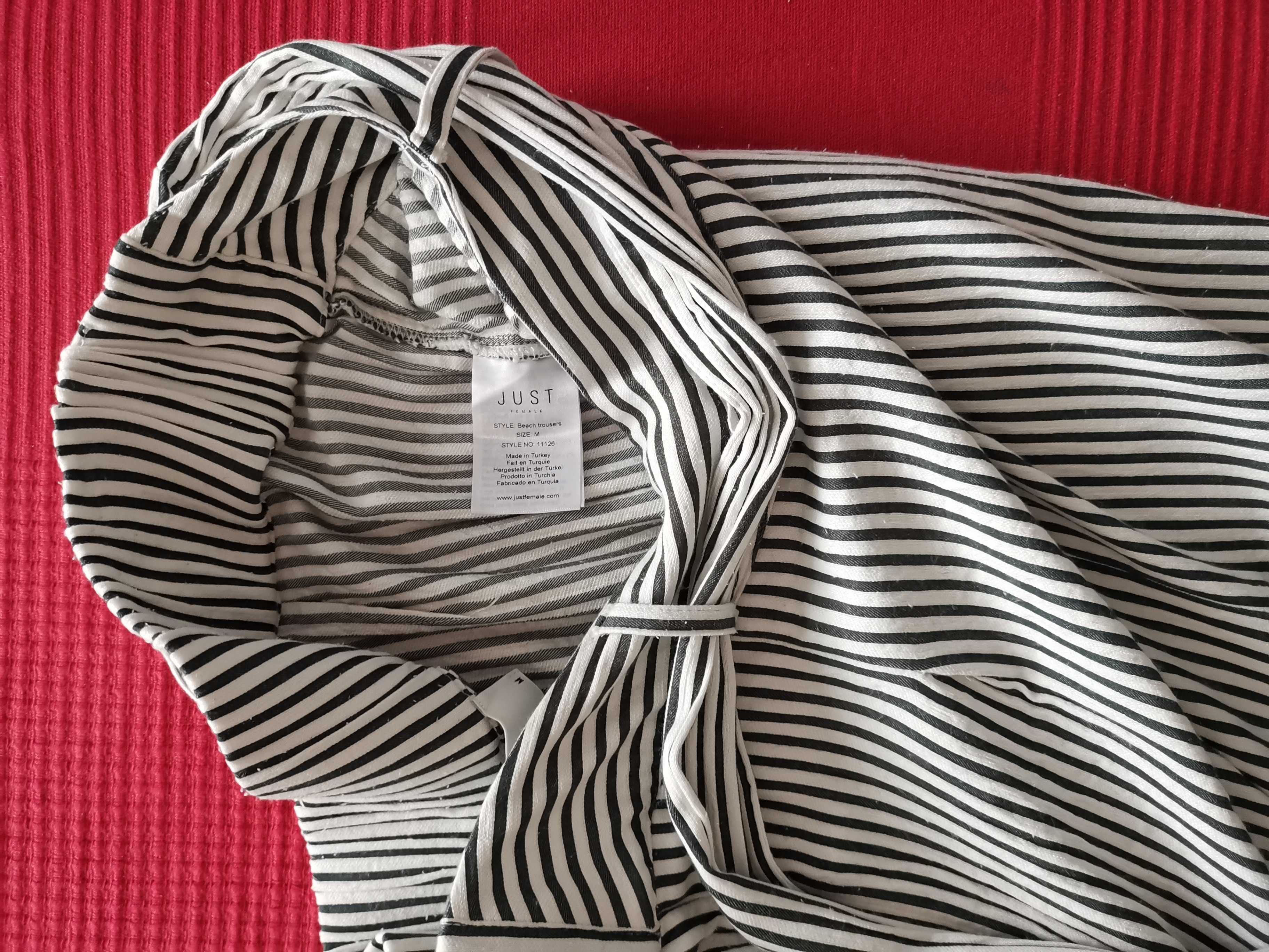Luźne rybaczki w czarno-białe paski M/L