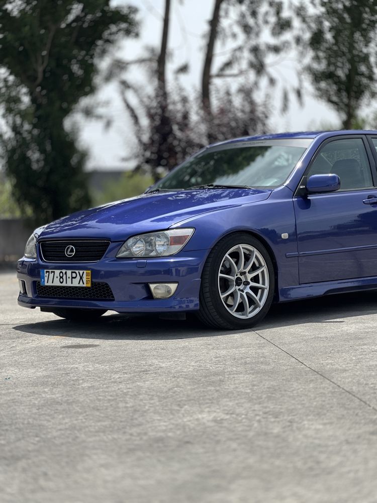 Lexus IS200 (GXE10)
