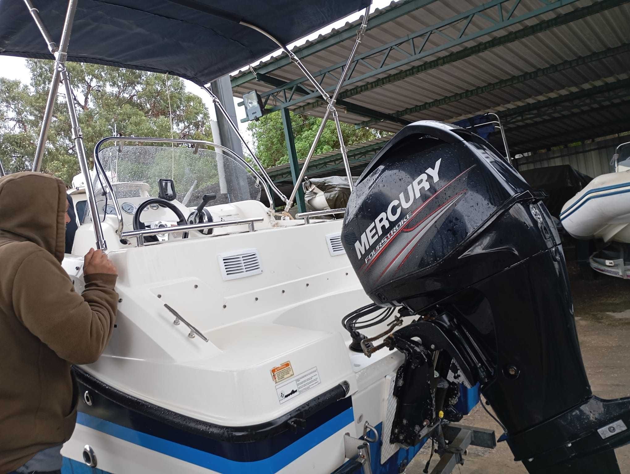 Barco Quicksilver 455 Activ Open com Mercury de 50hp a 4t
