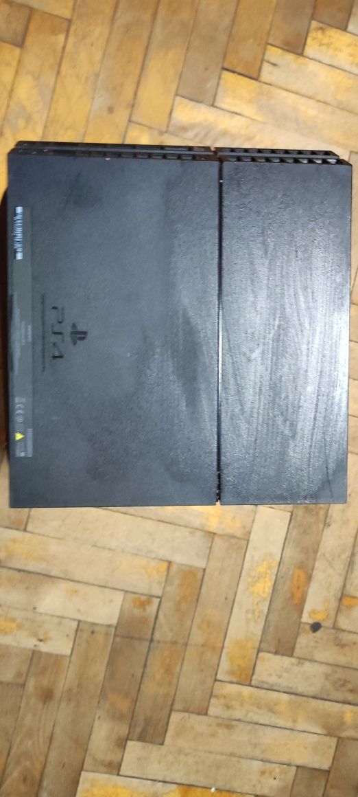 PS 4 Fad 1TB нова