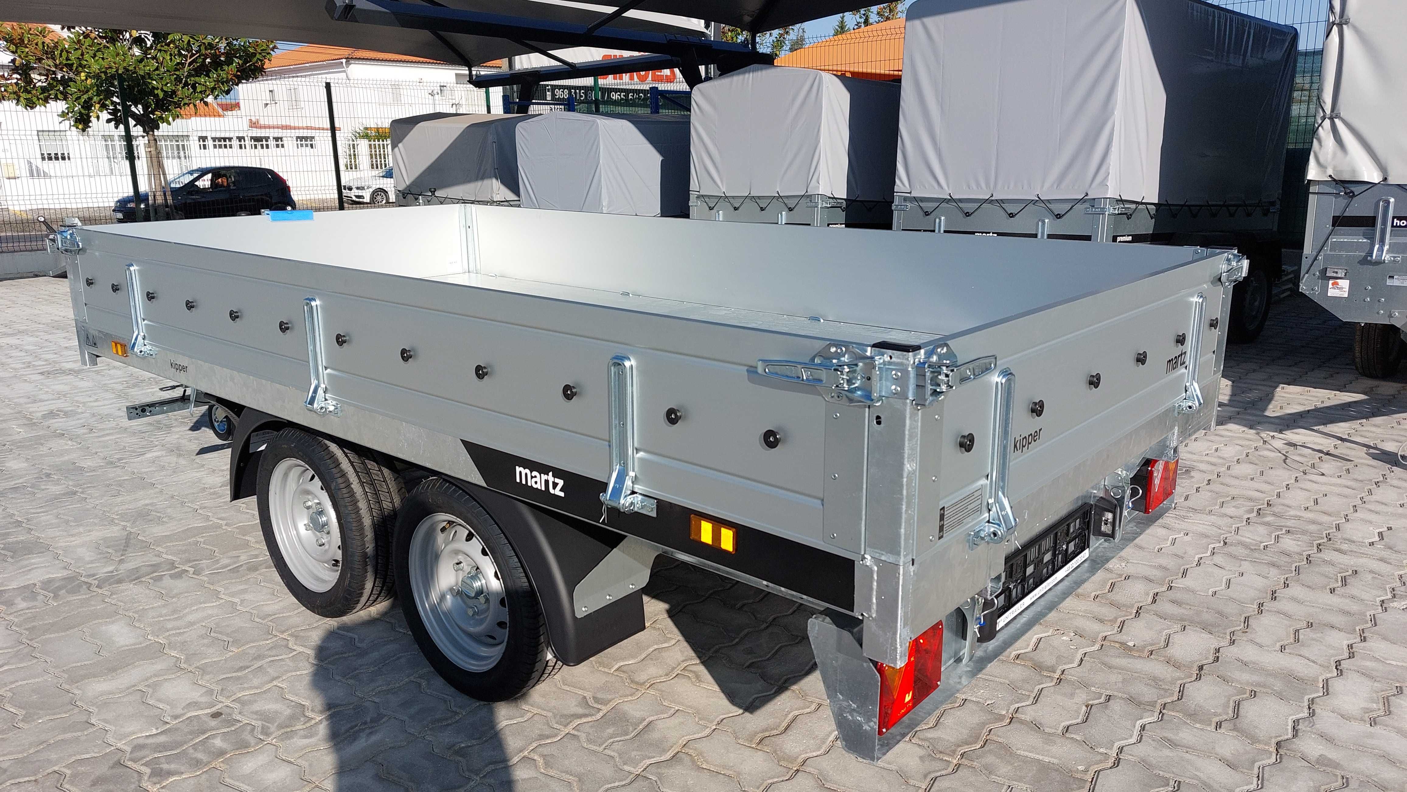 Atrelado   MARTZ modelo Kipper 300/2  (2.7T)  Basculante Hidráulico.