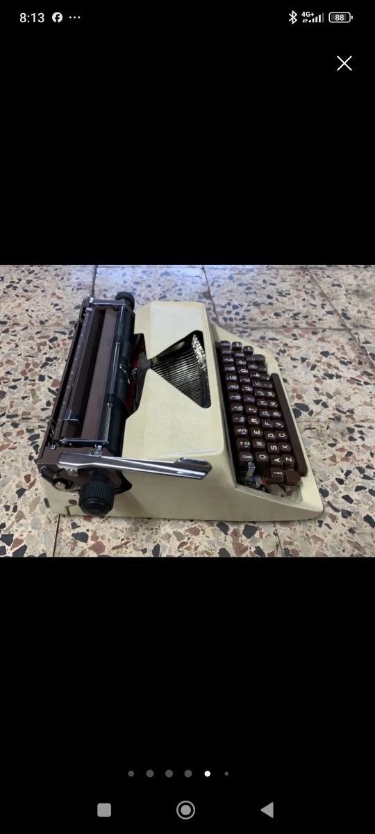 Máquina de escrever a funcionar bem