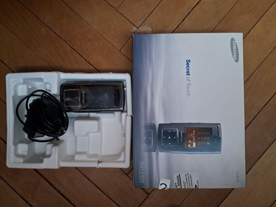 Продам телефон  із зарядним