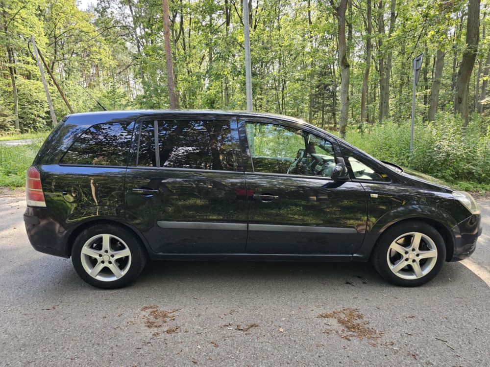 Opel Zafira 1.9 cdti hak 7 osób