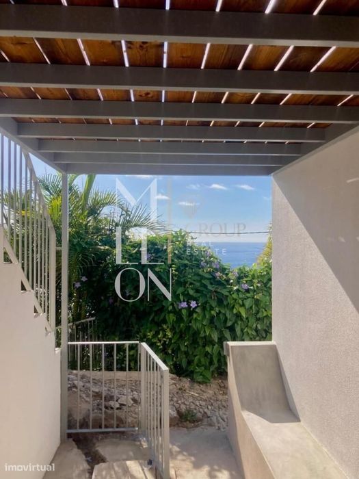 Moradia T2 na Calheta com Vista Mar e Marina — Oportunidade Única para