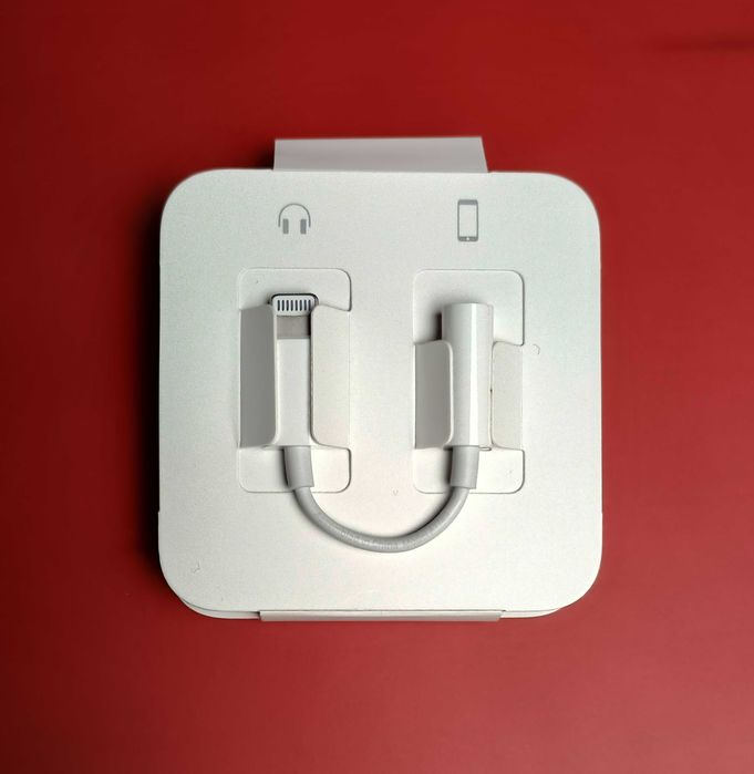 Переходник iPhone Apple Lightning to 3.5 mm Headphone Jack. Оригинал!