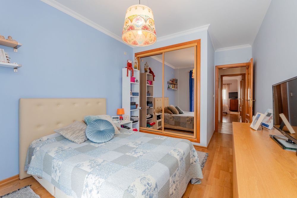 Apartamento T3 em Alcochete com terraço e garagem para dois carros