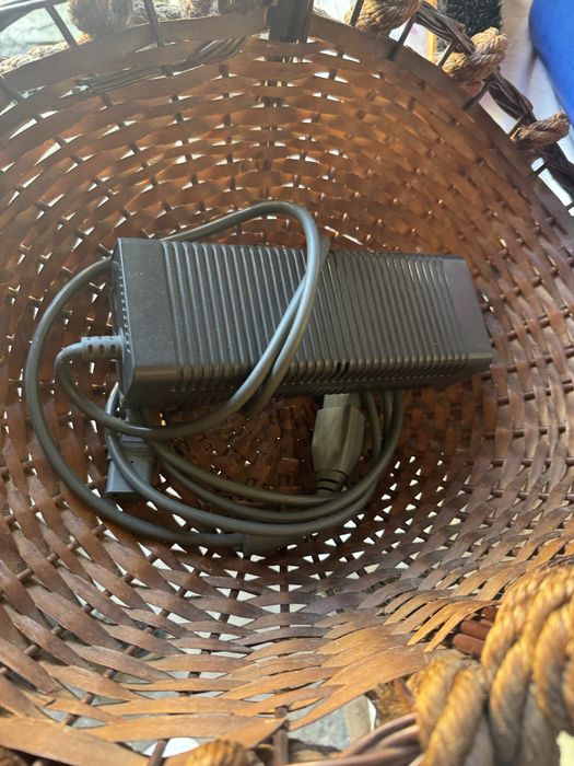 Xbox 360 usada com carregador